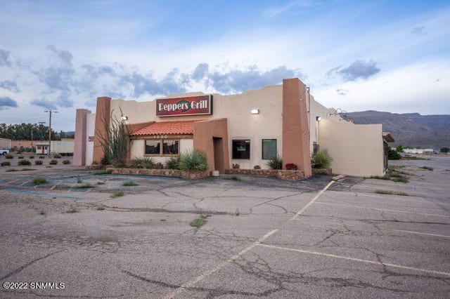 Comercial en venta por $599,000: 3200 N White Sands Boulevard, Alamogordo, NM