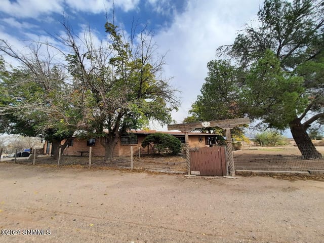 Rancho à venda por $885,000: 3216 Three Saints Rd, Anthony, NM