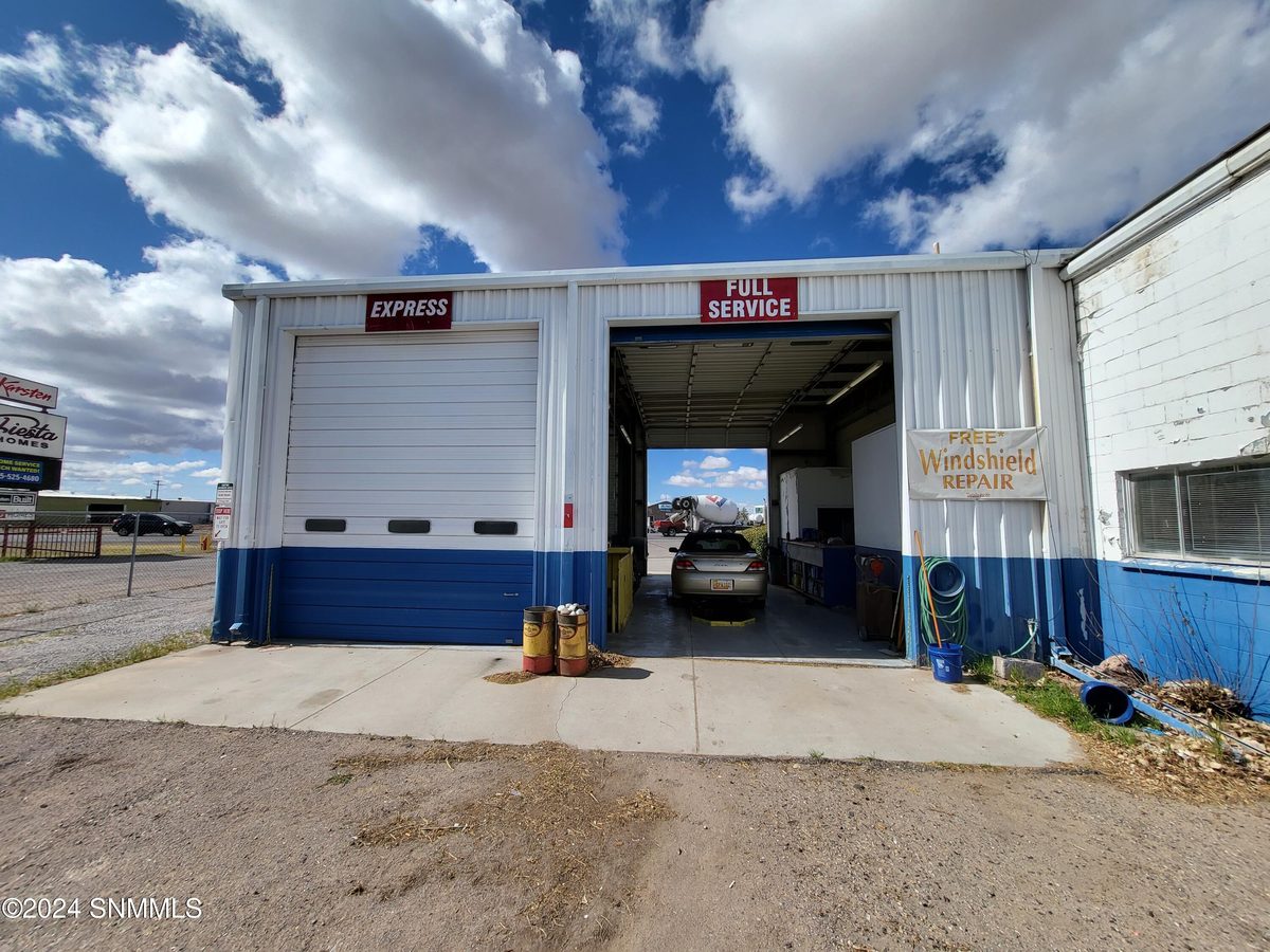 2001 S Valley Drive, Las Cruces, NM 88005 photo 1