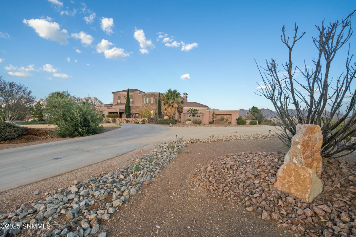 9770 Desert Mirage Drive, Las Cruces, NM 88011 photo 5