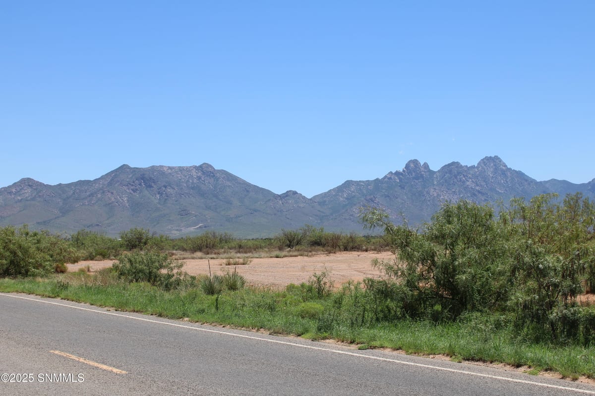 7563 El Centro Boulevard, Las Cruces, NM 88012 photo 2