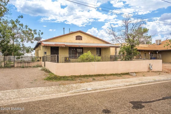 316 E Lucero Avenue, Las Cruces, NM 88001 photo 2