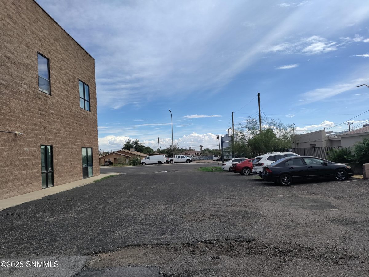 525 E Lohman Avenue, Las Cruces, NM 88001 photo 6