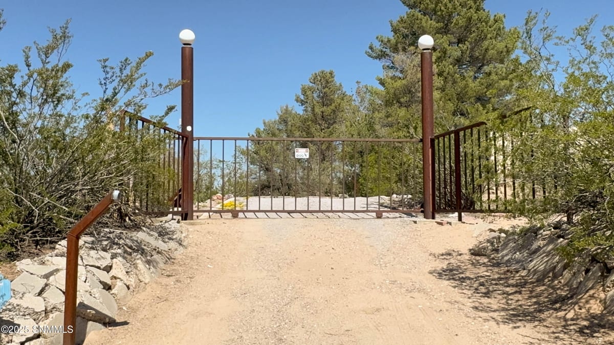 4015 Senna Drive, Las Cruces, NM 88011 photo 3