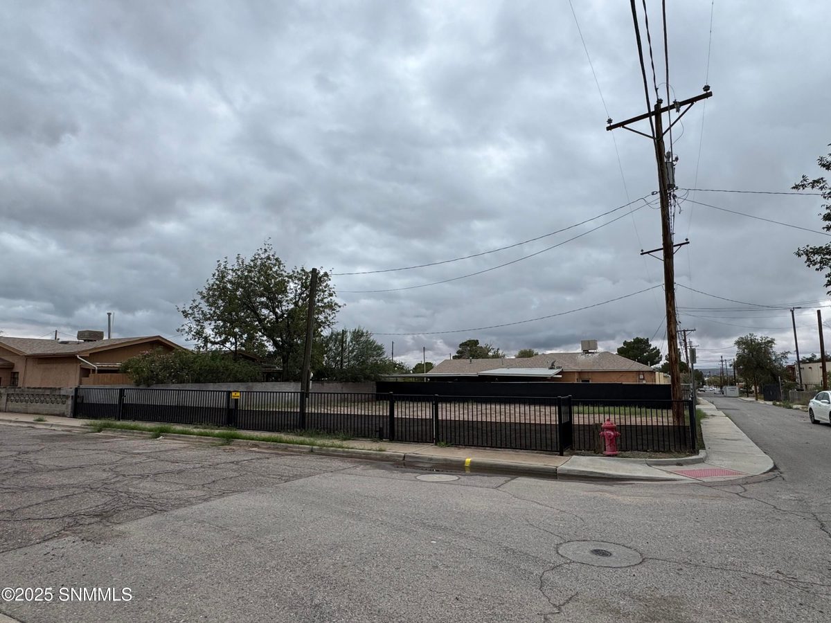 640 E Picacho Avenue, Las Cruces, NM 88001 photo 3