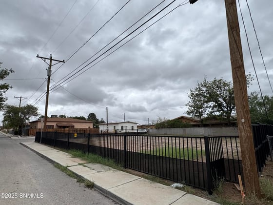 640 E Picacho Avenue, Las Cruces, NM 88001 photo 4