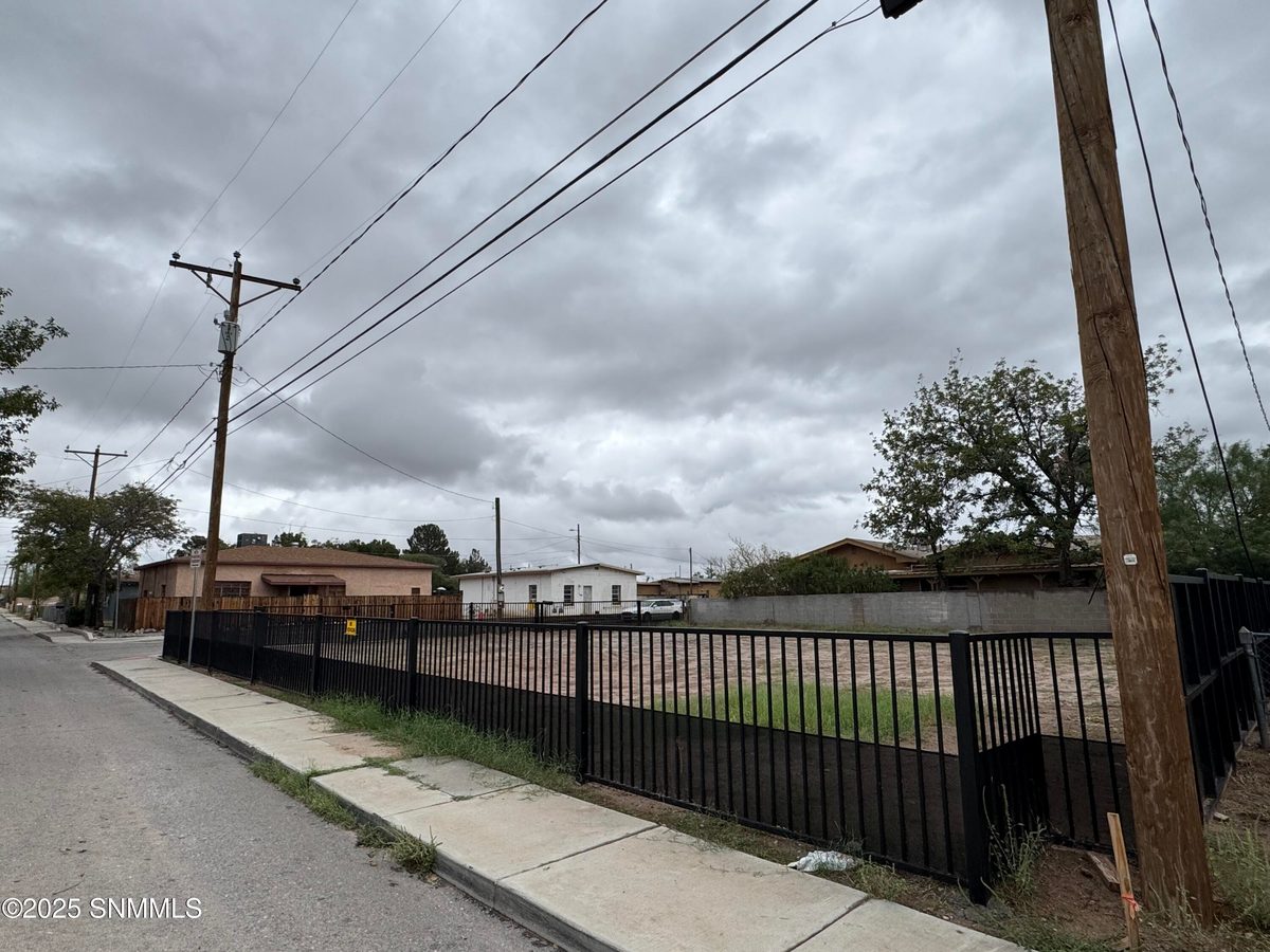 640 E Picacho Avenue, Las Cruces, NM 88001 photo 4