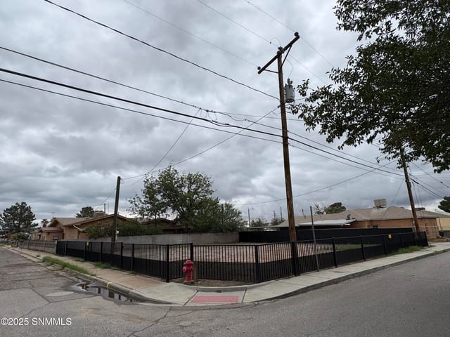 640 E Picacho Avenue, Las Cruces, NM multi family for sale at $60,000