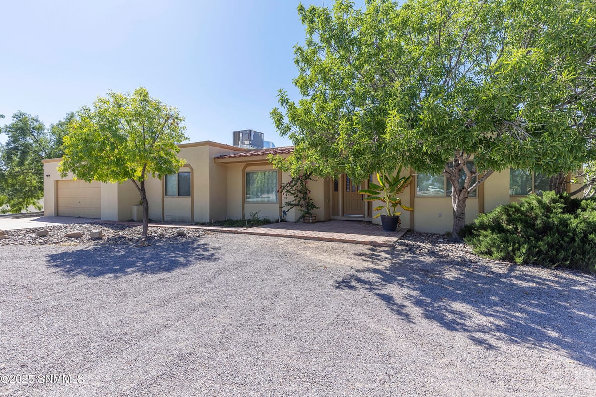 1928 Moraga Court, Las Cruces, NM 88007 photo 1