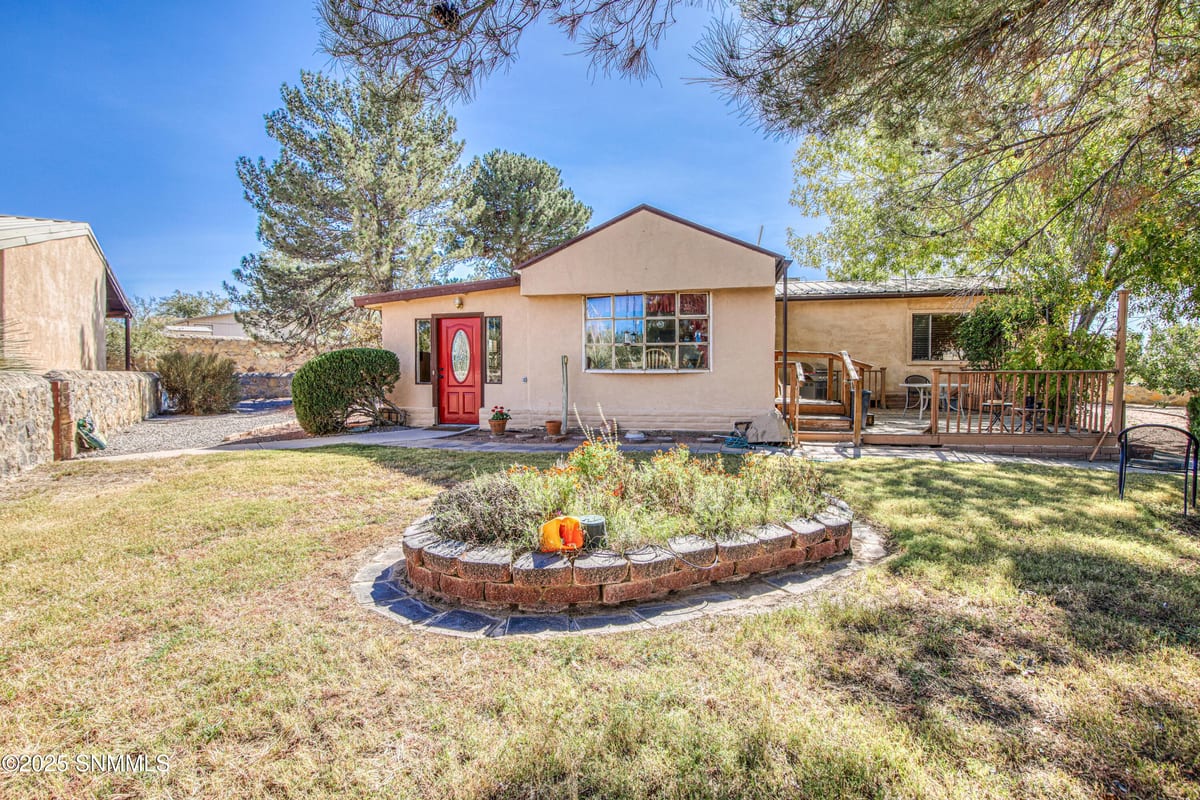 325 Valley View Avenue, Las Cruces, NM 88005 photo 1