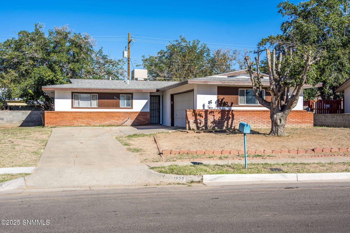 1955 Martha Drive, Las Cruces, NM 88001 photo 1