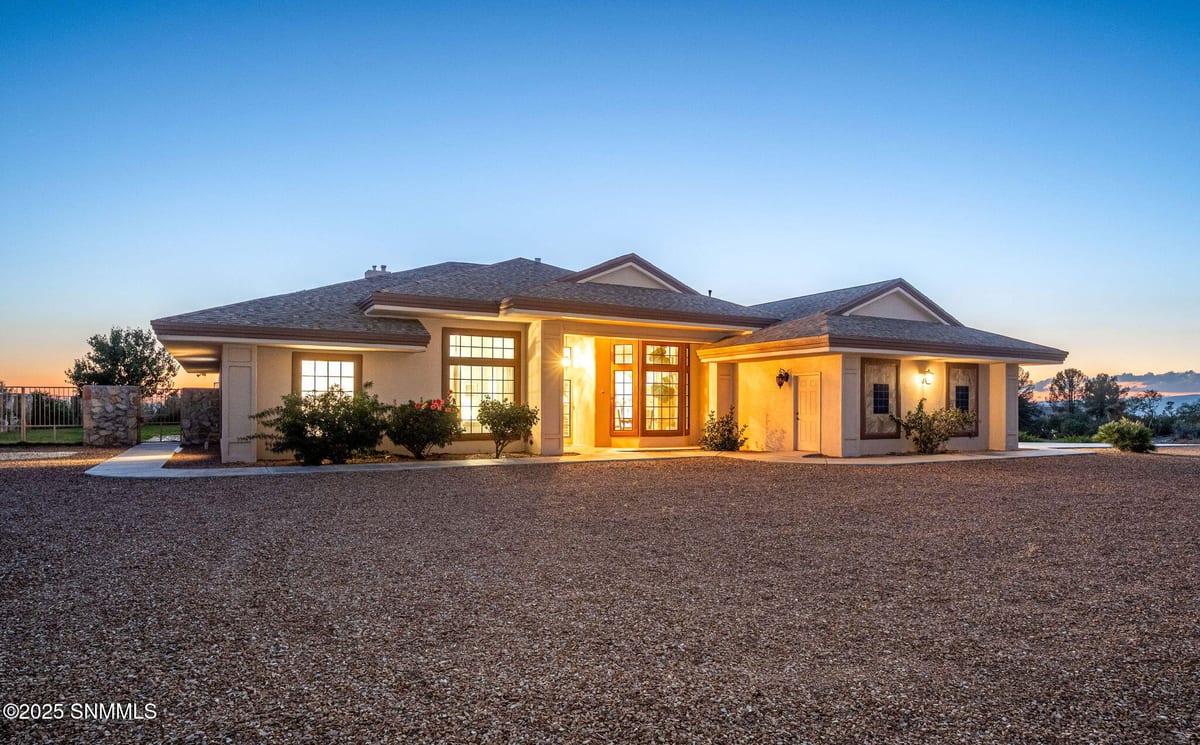 3220 Sundown Road, Las Cruces, NM 88011 photo 2