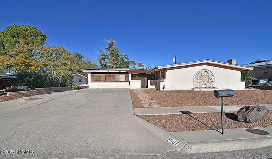 2607 Claude Dove Drive, Las Cruces, NM 88011 photo 2