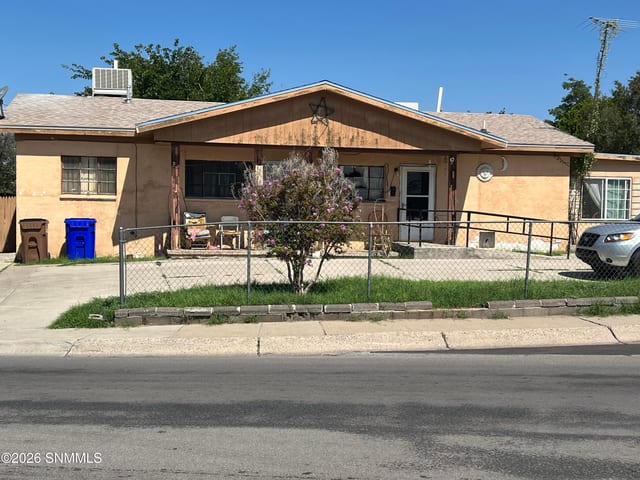 1737 E Idaho Avenue, Las Cruces, NM – 2 bedroom duplex for sale at $215,000