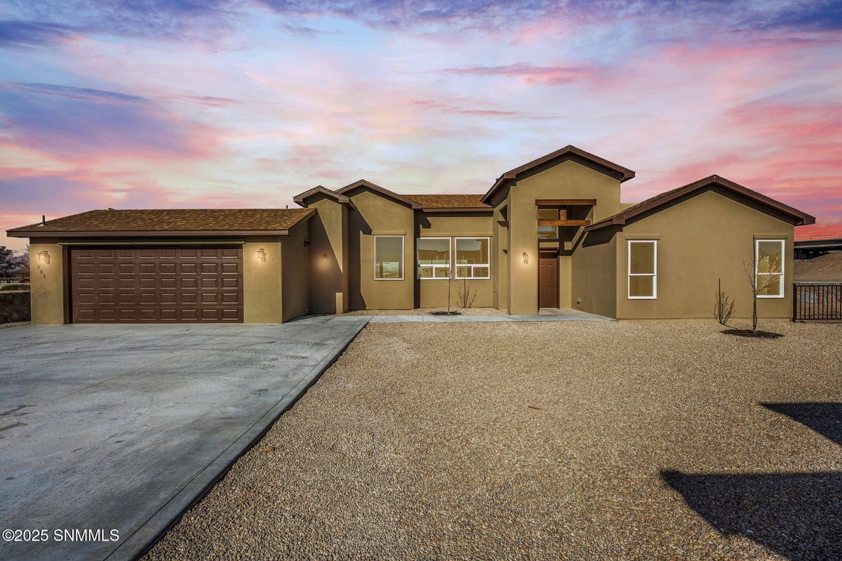 701 Basha Arc, Las Cruces, NM 88005 photo 1