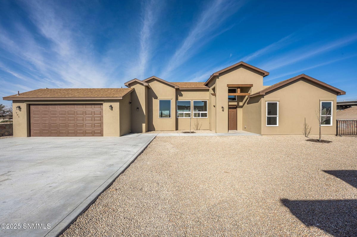 701 Basha Arc, Las Cruces, NM 88005 photo 3