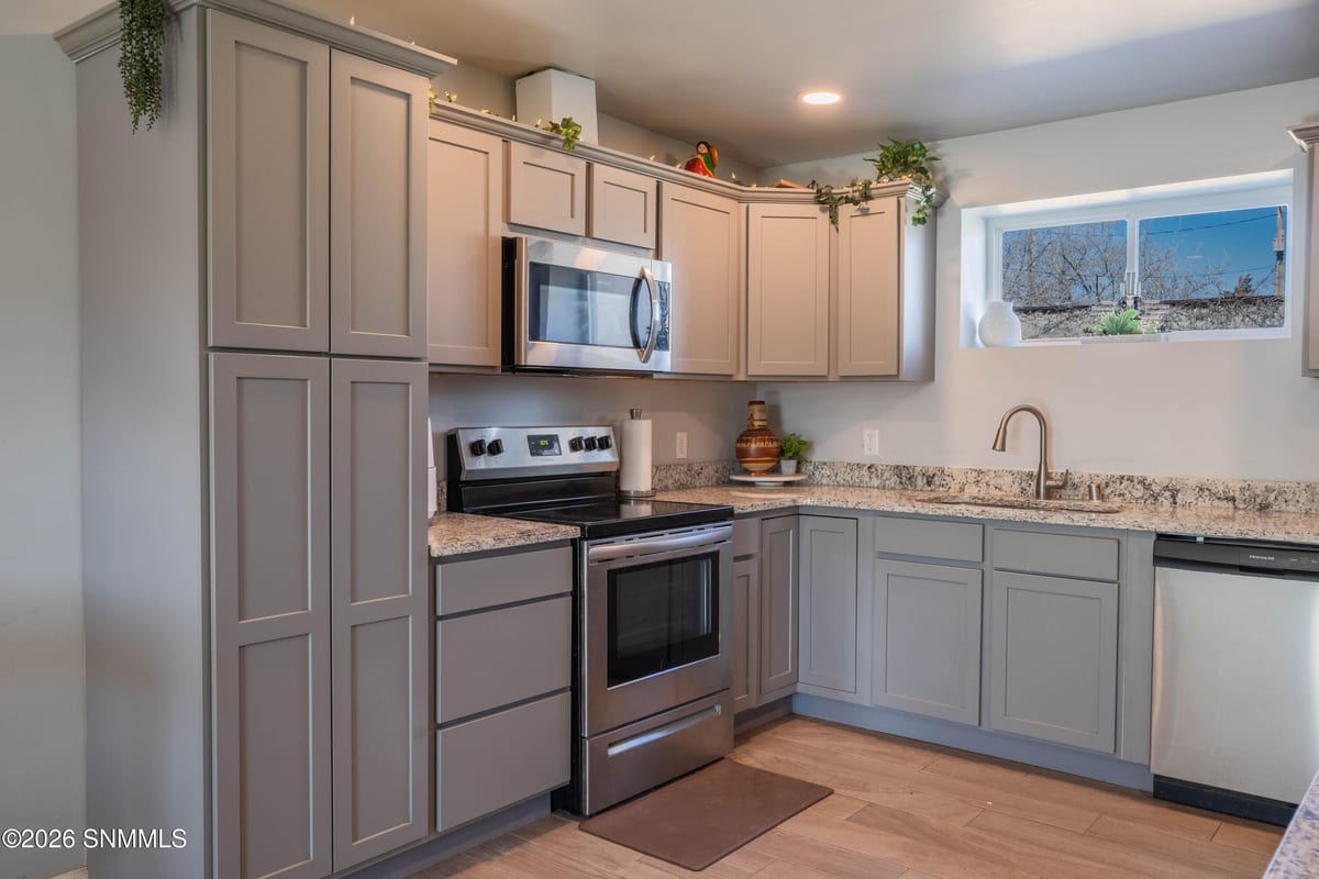 1035 E Mulberry Avenue, Las Cruces, NM 88001 photo 2