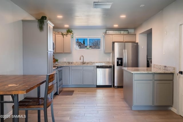 1035 E Mulberry Avenue, Las Cruces, NM – 3 bedroom, 1,922 sqft single family residence for sale at $265,000
