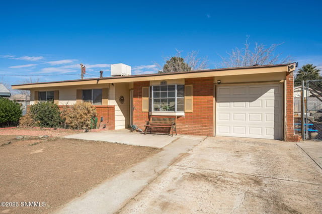 1921 Louise Court, Las Cruces, NM – 3 bedroom, 1,494 sqft single family residence for sale at $215,000
