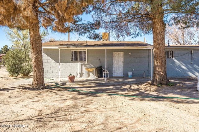 370 E Ohara Road, Anthony, NM – 11 bedroom apartment complex for sale at $450,000