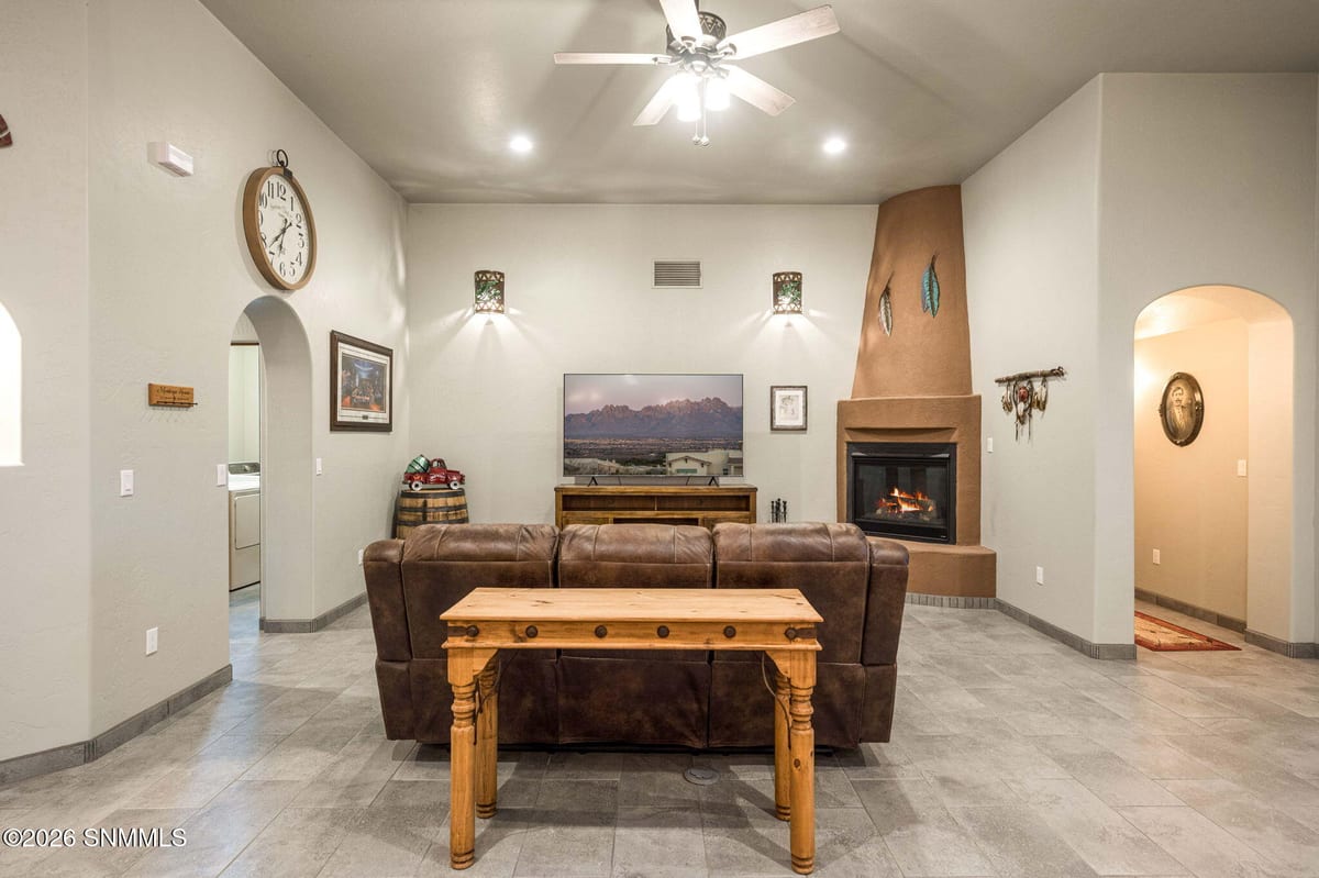 1622 Calle De Valezquez, Las Cruces, NM 88007 photo 11