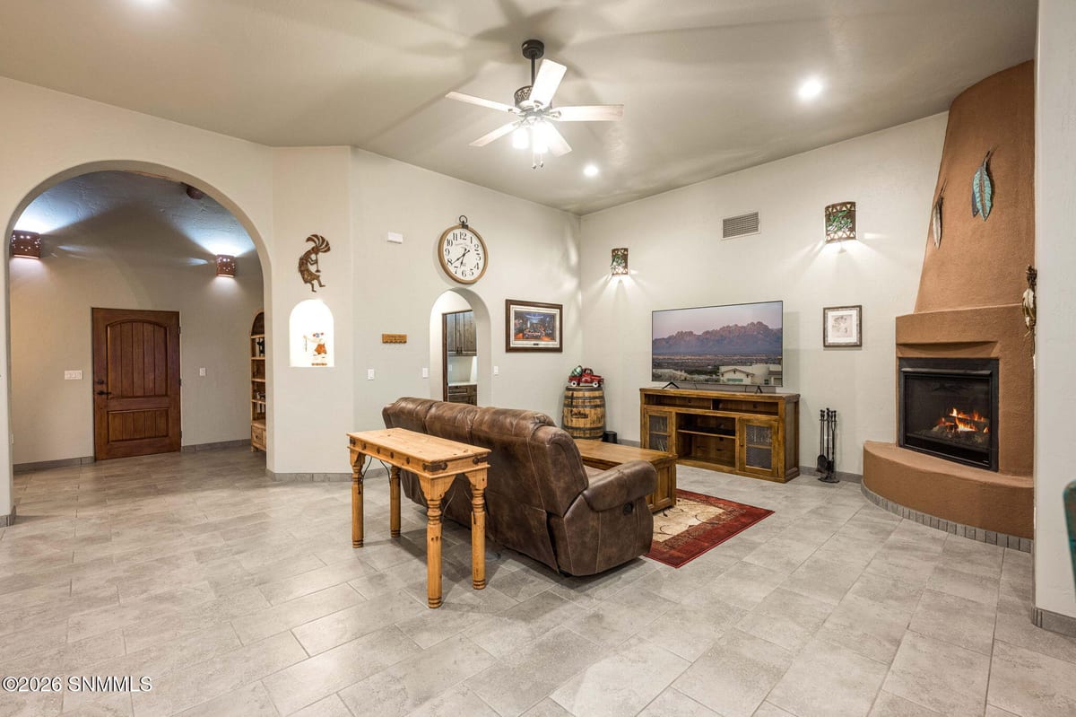 1622 Calle De Valezquez, Las Cruces, NM 88007 photo 12