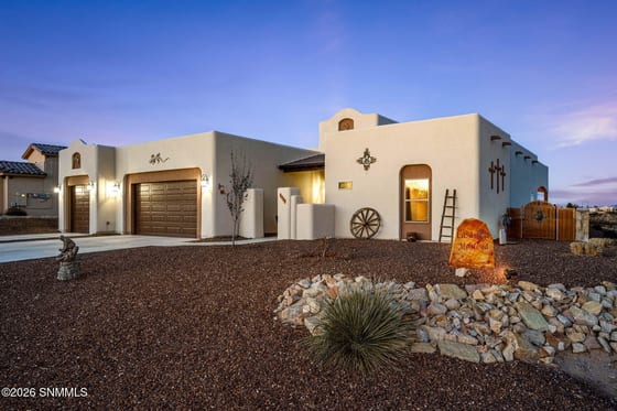 1622 Calle De Valezquez, Las Cruces, NM 88007 photo 3