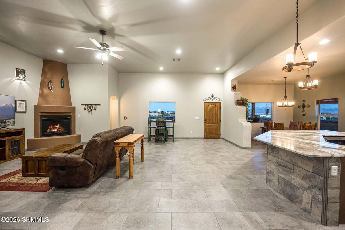 1622 Calle De Valezquez, Las Cruces, NM 88007 photo 10