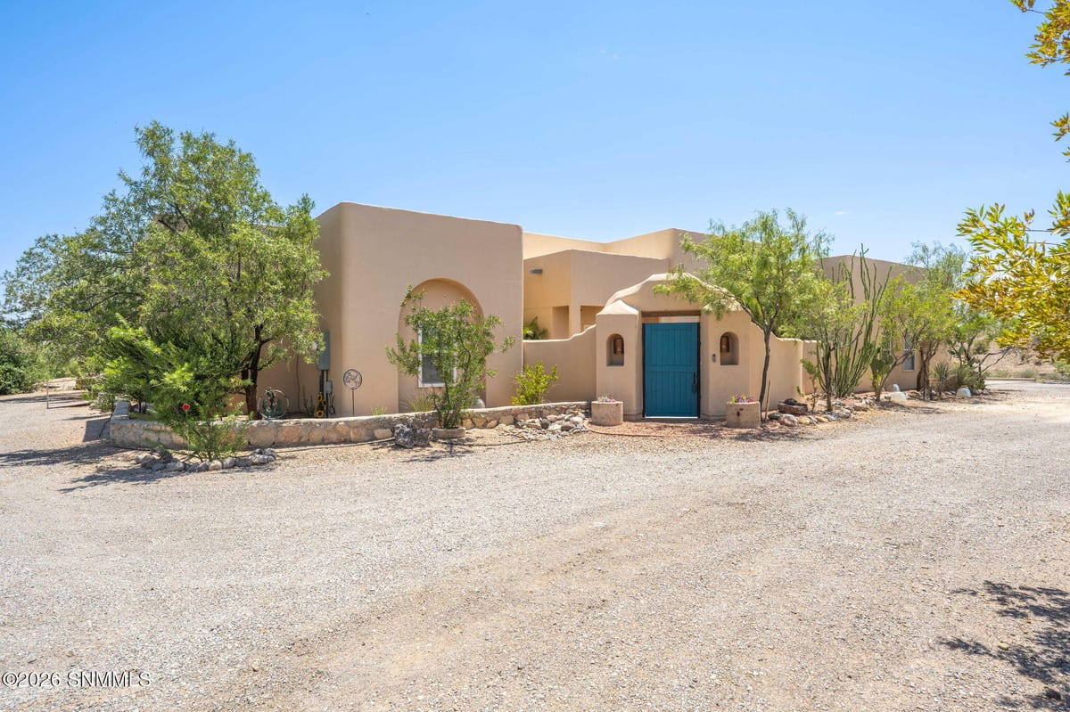 5944 Dusty Prints Road, Las Cruces, NM 88007 photo 1