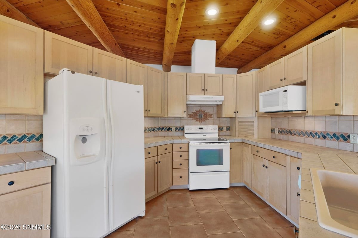 123 Victorio Trail, Hillsboro, NM 88042 photo 4