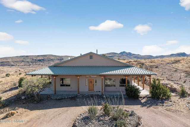 Casa unifamiliar en venta por $387,999: 123 Victorio Trail, Hillsboro, NM – 2 recámaras, 2,266 pies²