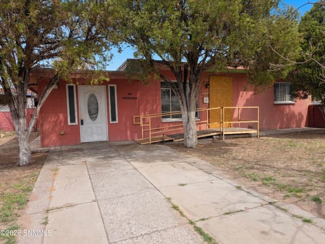 1209 S Locust Street, Las Cruces, NM – 2 bedroom, 1,022 sqft single family residence for sale at $99,900