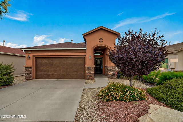 5873 Coyote Flats Street, Las Cruces, NM – 3 bedroom, 1,647 sqft single family residence for sale at $277,000