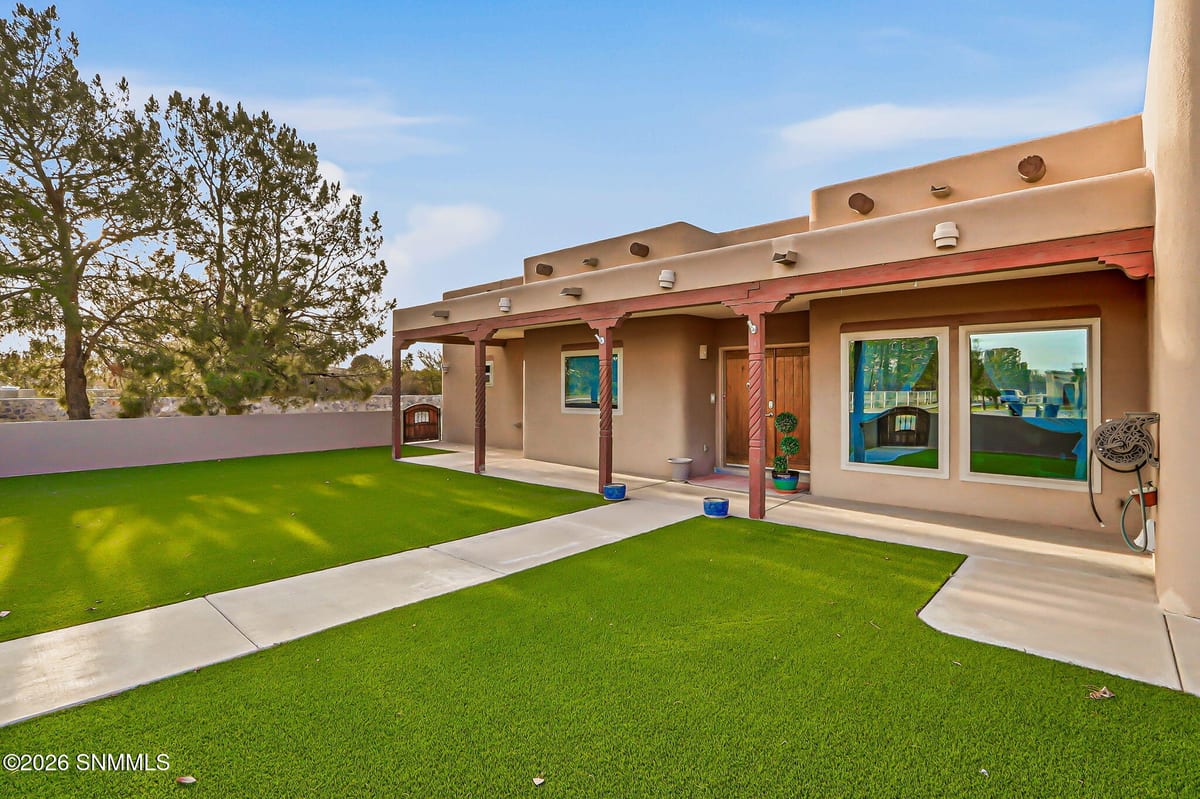 1285 Apple Tree Lane, Las Cruces, NM 88007 photo 2