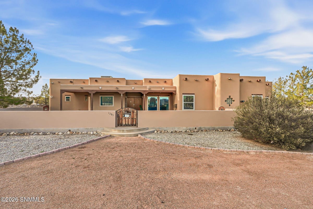 1285 Apple Tree Lane, Las Cruces, NM 88007 photo 3