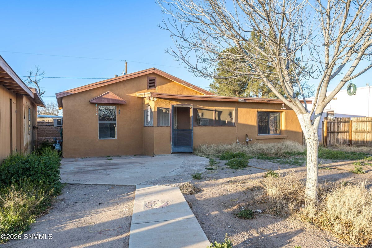 990 Brownlee Avenue, Las Cruces, NM 88005 photo 1