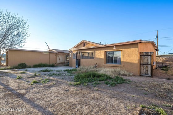 990 Brownlee Avenue, Las Cruces, NM 88005 photo 2
