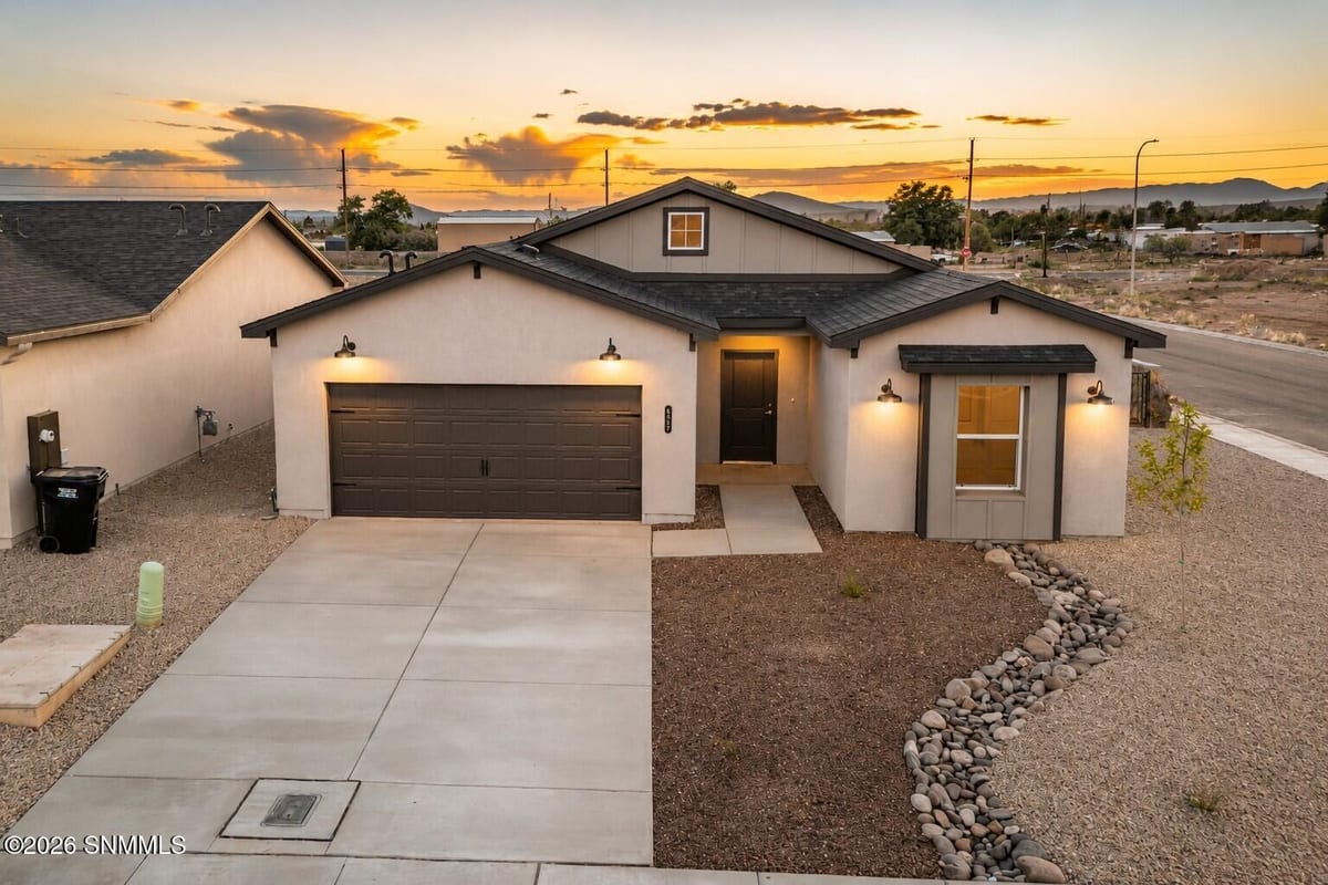 6587 Phoenix Street, Las Cruces, NM 88012 photo 1