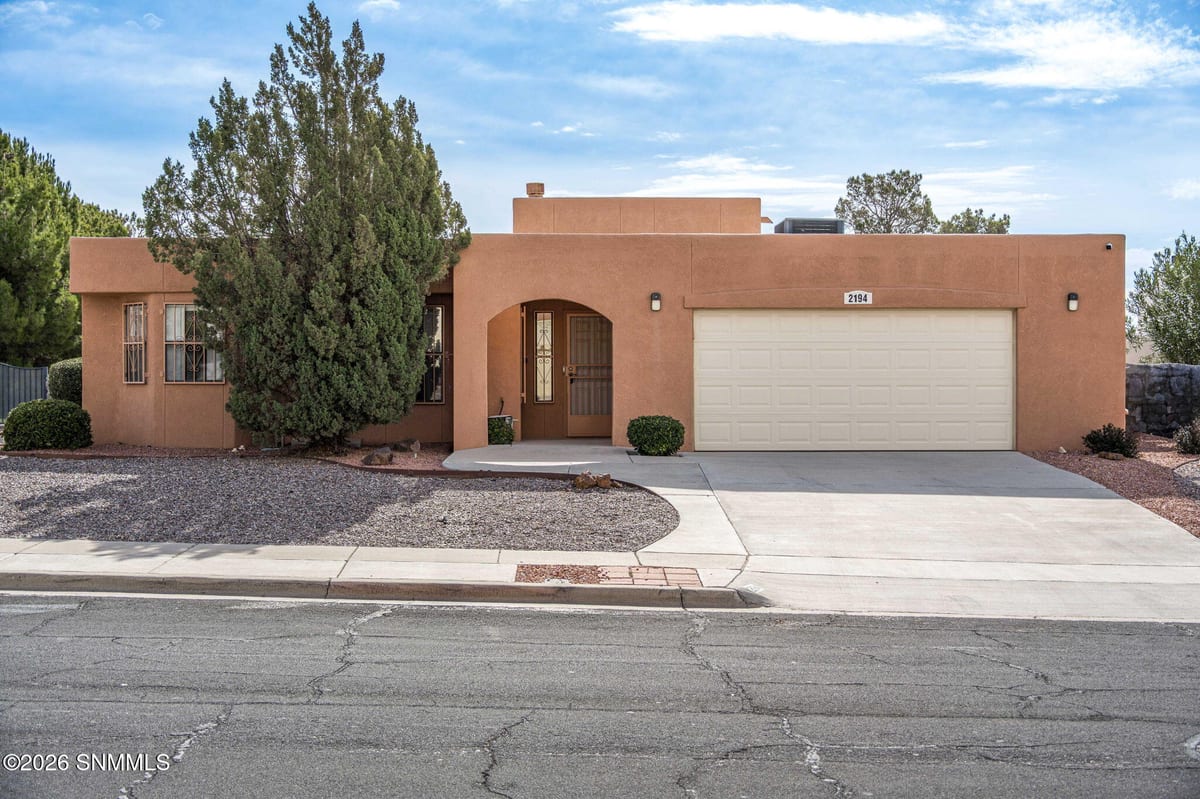 2194 Frontier Drive, Las Cruces, NM 88011 photo 1