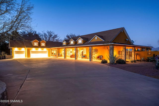 2561 Mesilla Hills Drive, Las Cruces, NM – 3 bedroom, 4,603 sqft single family residence for sale at $850,000