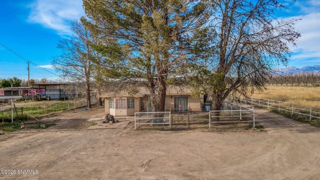 921-2 Lister Drive, La Mesa, NM – 3 bedroom, 1,683 sqft single family residence for sale at $329,000