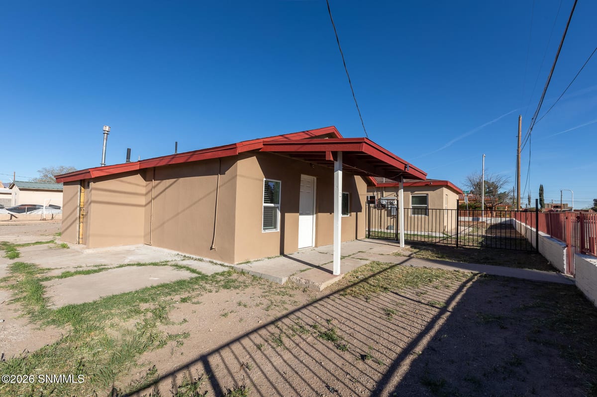 1220 W Hall Avenue, Las Cruces, NM 88005 photo 3