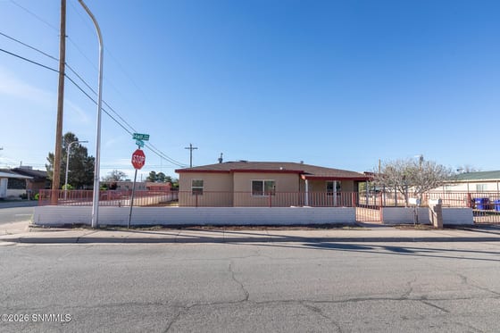 1220 W Hall Avenue, Las Cruces, NM 88005 photo 5