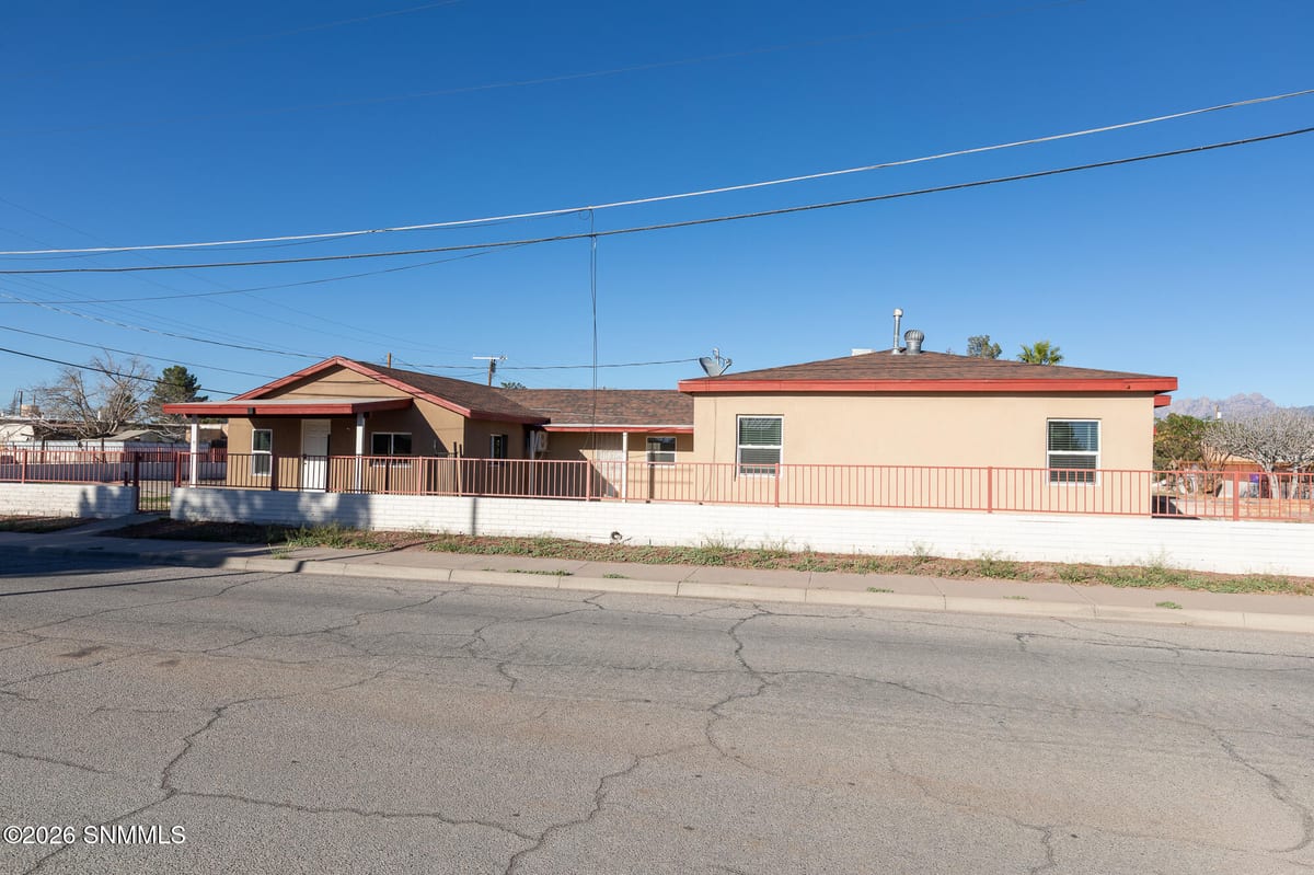 1220 W Hall Avenue, Las Cruces, NM 88005 photo 7