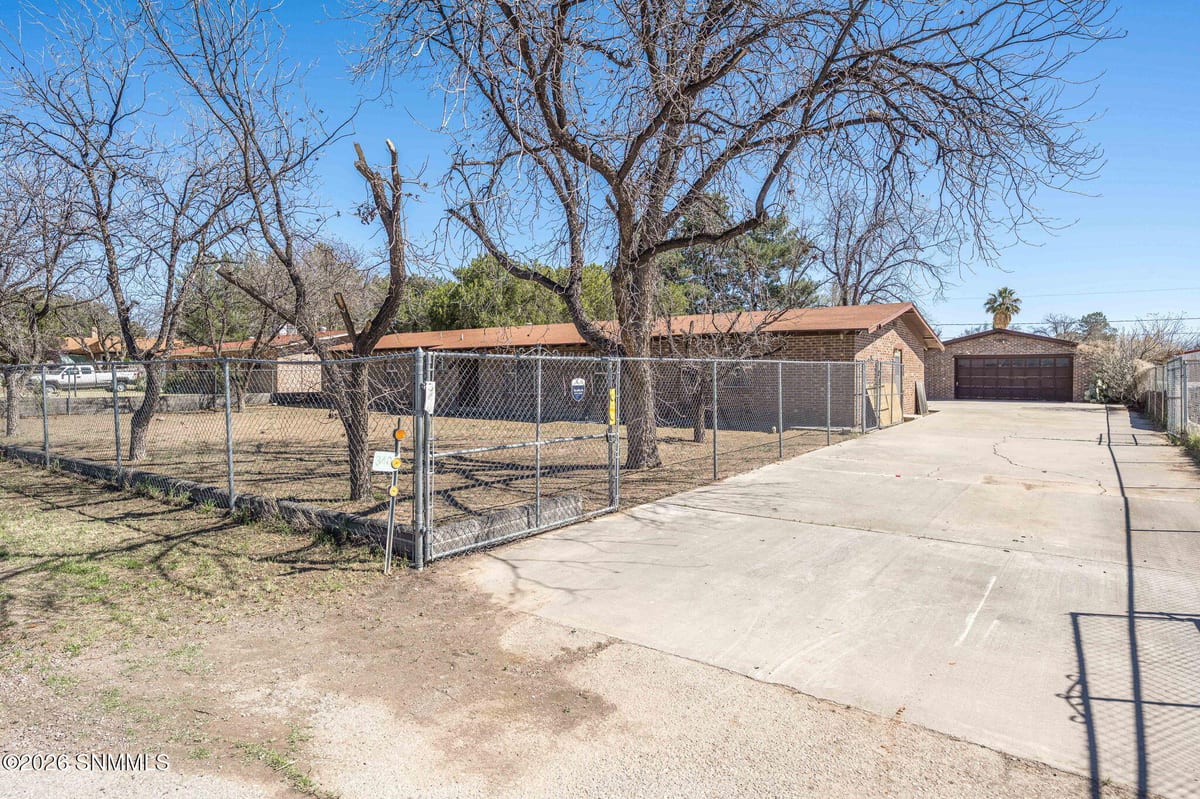340 Clover Drive, Las Cruces, NM 88001 photo 3