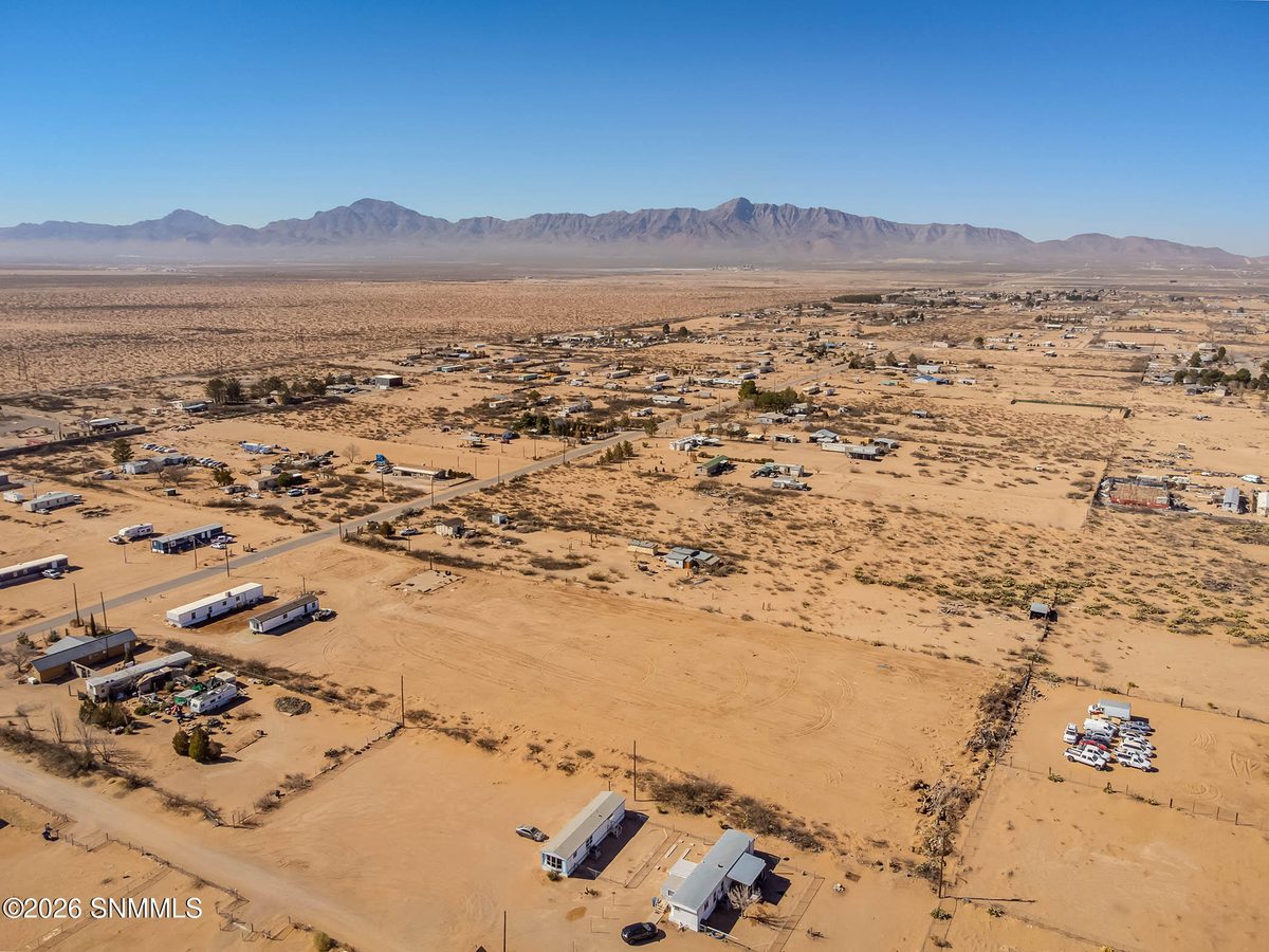 800 Amador Drive, Chaparral, NM 88081 photo 4