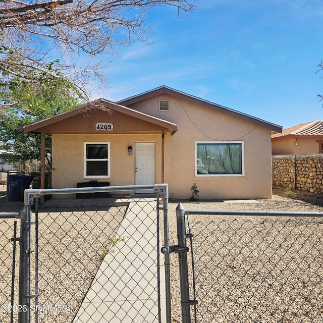 1209 W Hall Avenue, Las Cruces, NM – 2 bedroom, 1,208 sqft single family residence for sale at $142,000