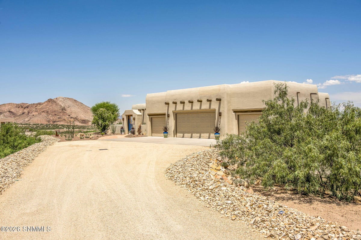 1228 Goldeneye Court, Las Cruces, NM 88007 photo 2