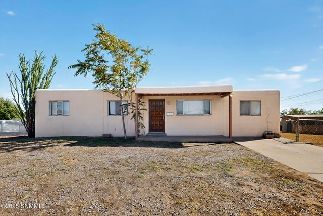 1640 E Idaho Avenue, Las Cruces, NM – 4 bedroom, 1,152 sqft single family residence for sale at $179,700