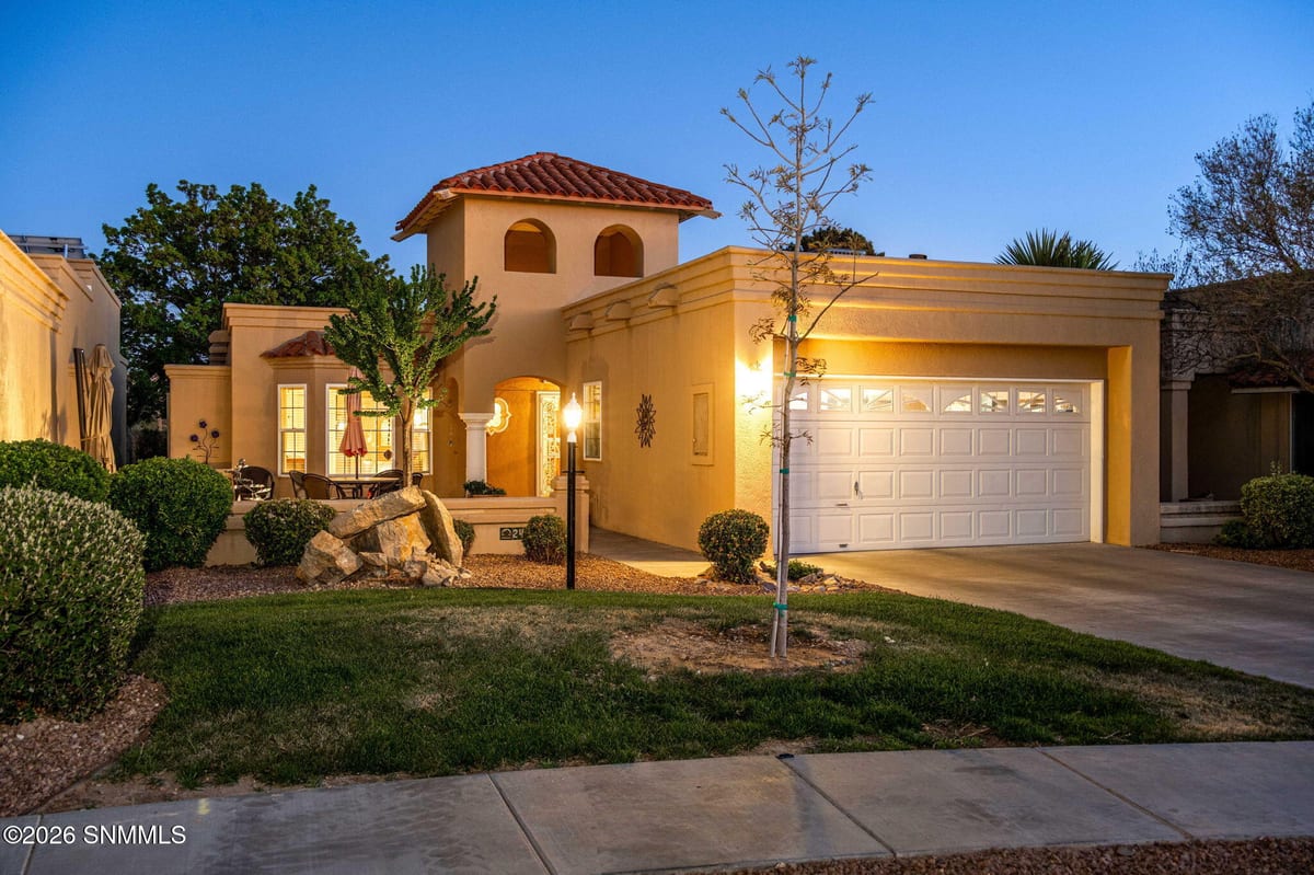 2444 El Dorado Court, Las Cruces, NM 88011 photo 2